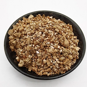 Golden exfoliated vermiculite