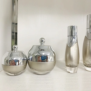 Hot sale  30g 50g 30ml glass bottle lotion bottle with airless pump gold color in stock