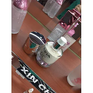 30ml Glass foundation bottle  with matte black pump and cap mirror, Customized color logo are welcome