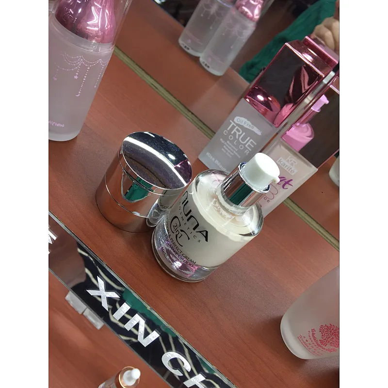 30ml Glass foundation bottle  with matte black pump and cap mirror, Customized color logo are welcome