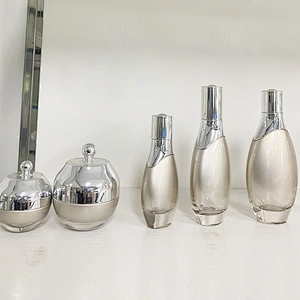 Hot sale  30g 50g 30ml glass bottle lotion bottle with airless pump gold color in stock