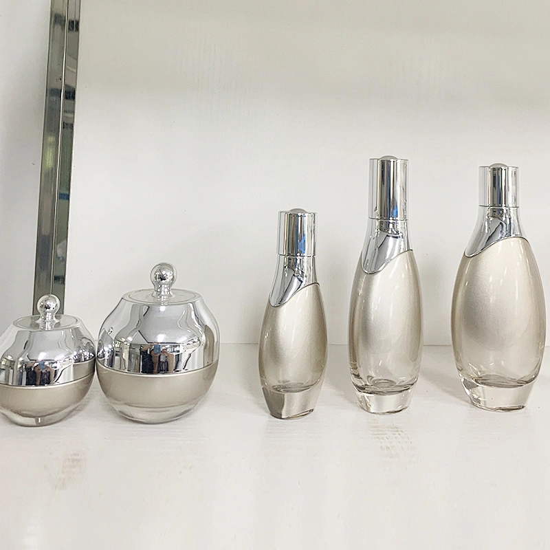 Hot sale  30g 50g 30ml glass bottle lotion bottle with airless pump gold color in stock