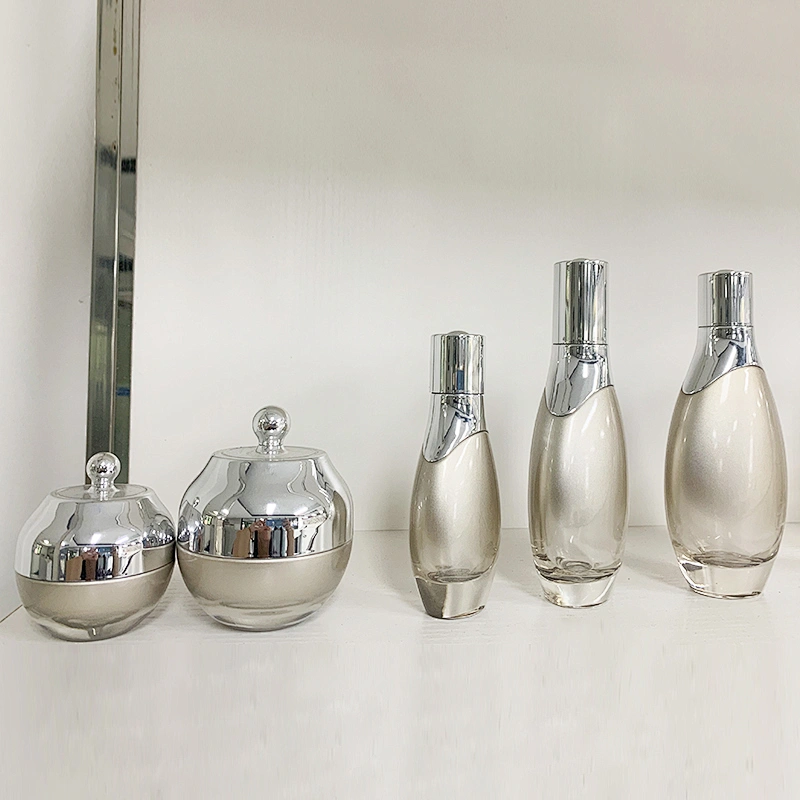 Hot sale  30g 50g 30ml glass bottle lotion bottle with airless pump gold color in stock