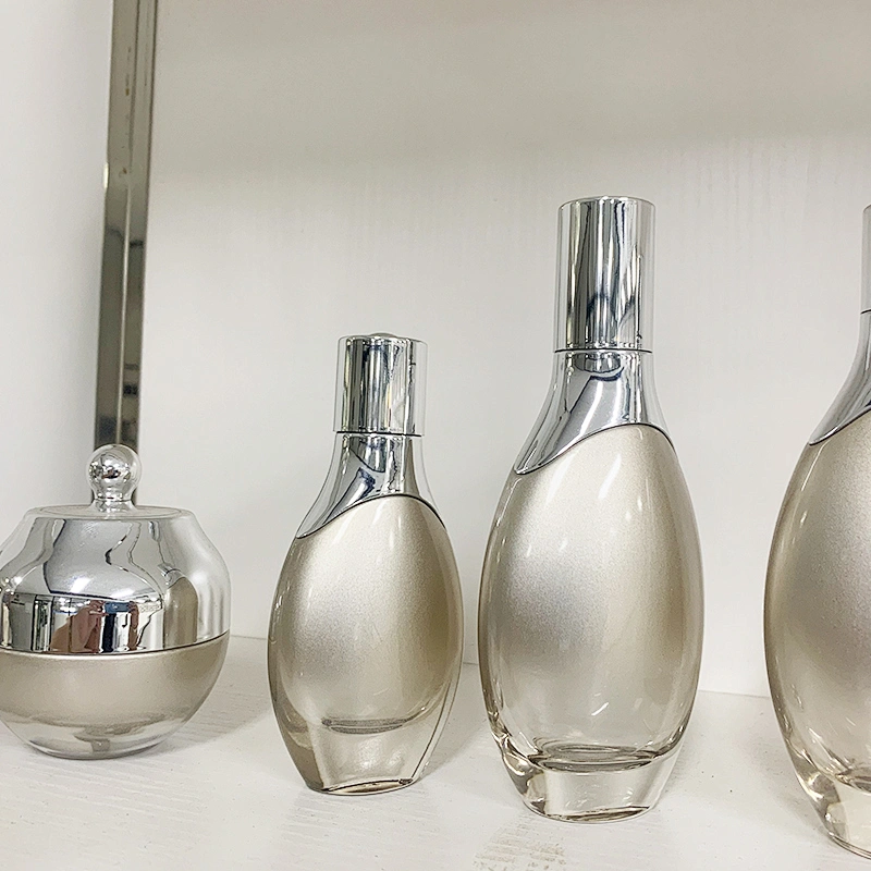 Hot sale  30g 50g 30ml glass bottle lotion bottle with airless pump gold color in stock