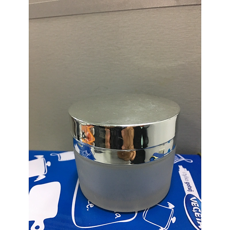 30ml and 50ml glass cosmetic jar with gold or silver lid for cream packaging