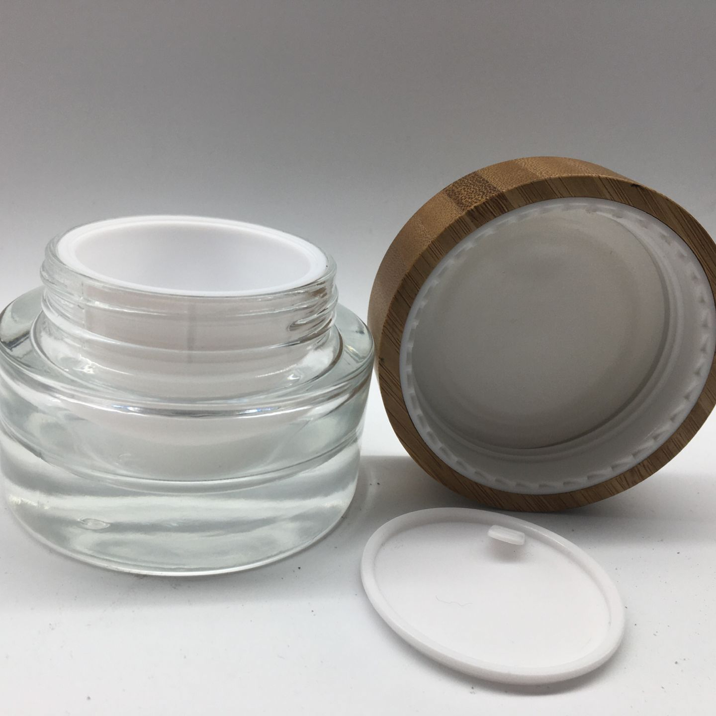 2022 new style eco-friendly bamboo cosmetic glass bottle with linner , bamboo cap engraving logo jar