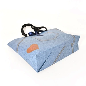 Creative  cute customized luxury logo shopping gift bags  paper gift bags customized bag paper with custom printed