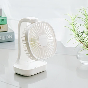 2020 hot sale Handy travel  Table fan usb rechargeable mini clip  fan  use Baby pram home office