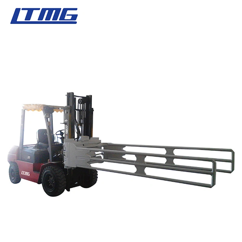 Forklift truck with foam clamp attachment