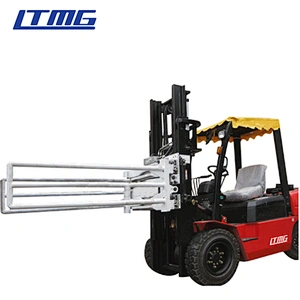 Forklift truck with foam clamp attachment