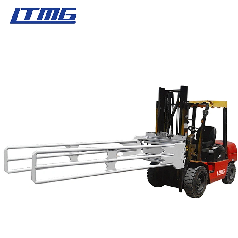 Forklift truck with foam clamp attachment