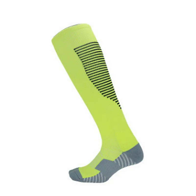 Comfortable movement professional manufacturer mens sport socks,custom logo sport socks