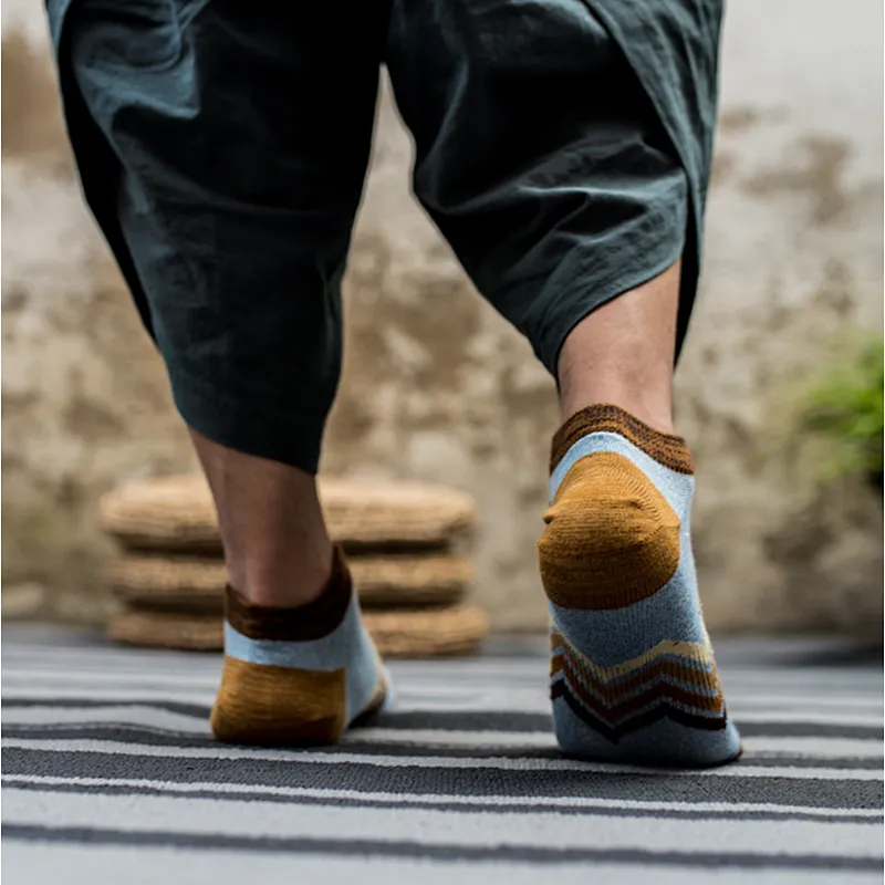 2020 new wholesale couple socks wholesale cotton thick needle retro socks men national ankle socks