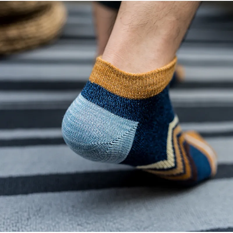2020 new wholesale couple socks wholesale cotton thick needle retro socks men national ankle socks