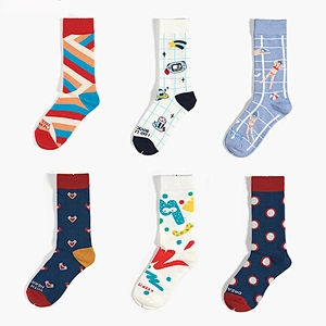 2020 wholesale custom coloured mens fashion socks cheap funny cotton socks for men