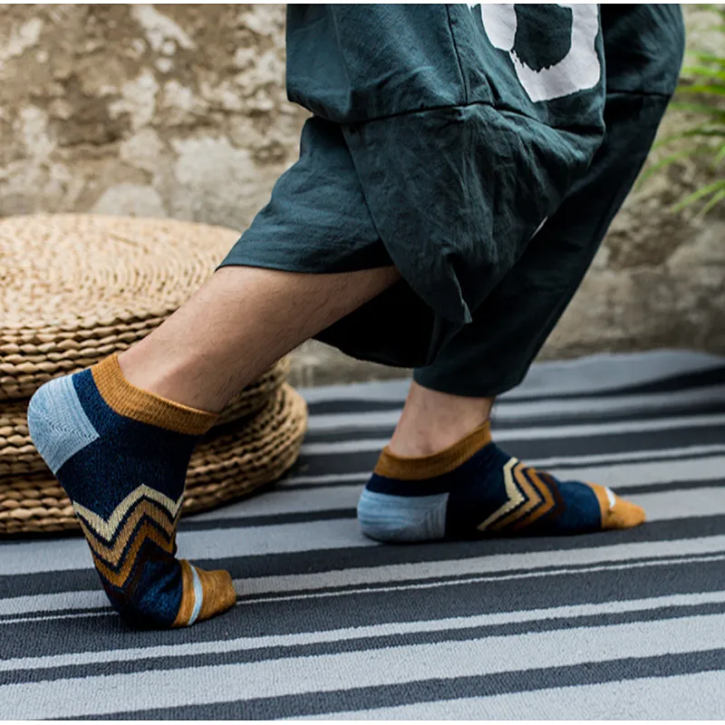 2020 new wholesale couple socks wholesale cotton thick needle retro socks men national ankle socks
