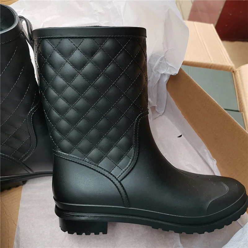 New Lattice Casual Fashion Mid-Tube Waterproof Rain Boots Women Black Adult Rain Boots