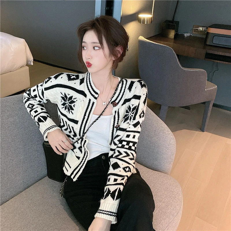 Ladies jacquard sweater coat