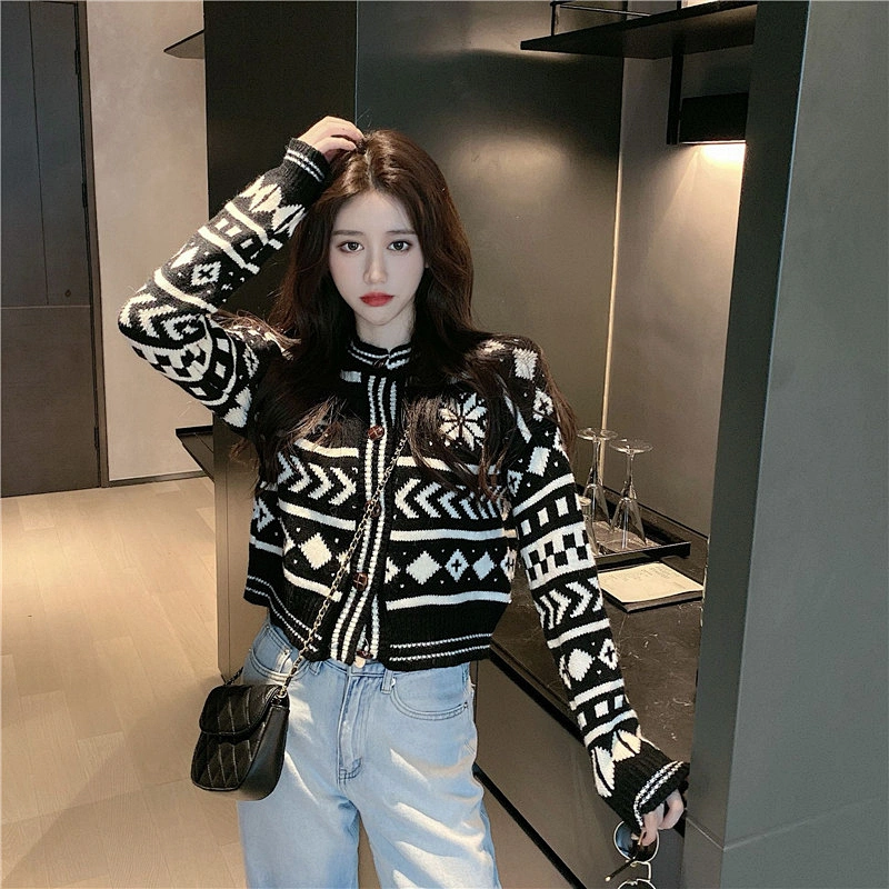 Ladies jacquard sweater coat