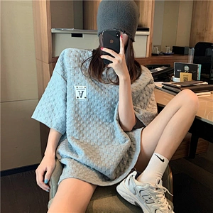 Ladies loose fit long top pullover shirt