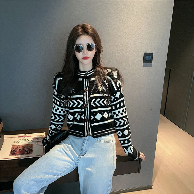 Ladies jacquard sweater coat