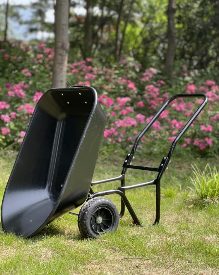 DUMP WHEELBARROW