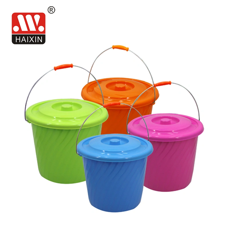 round plastic bucket with lid