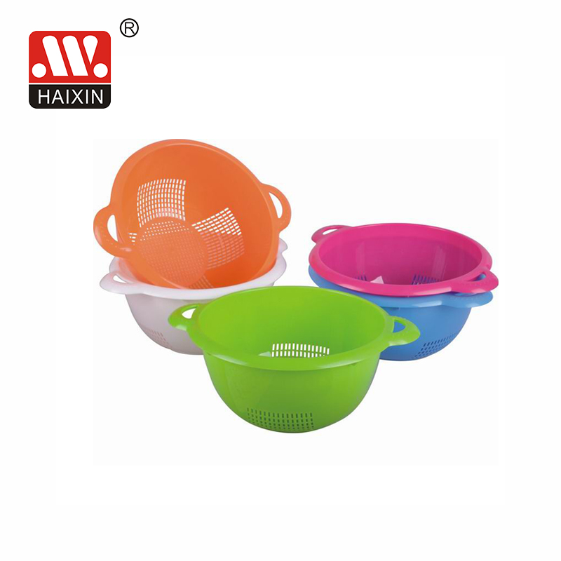 colander with handle
