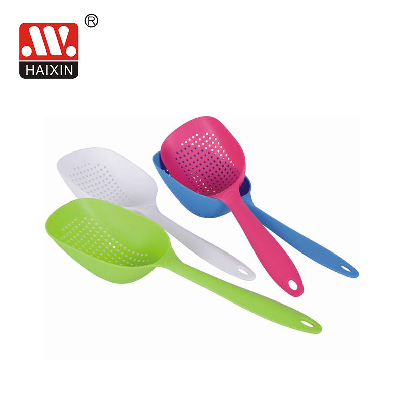 colander with handle