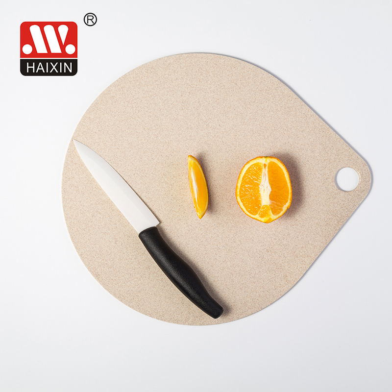 round wood chopping board
