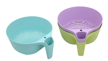 colander with handle