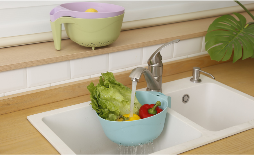 colander with handle