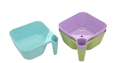 colander with handle