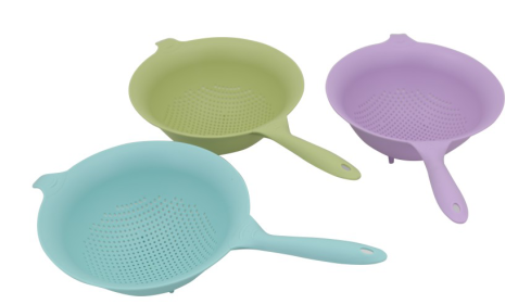 colander with handle