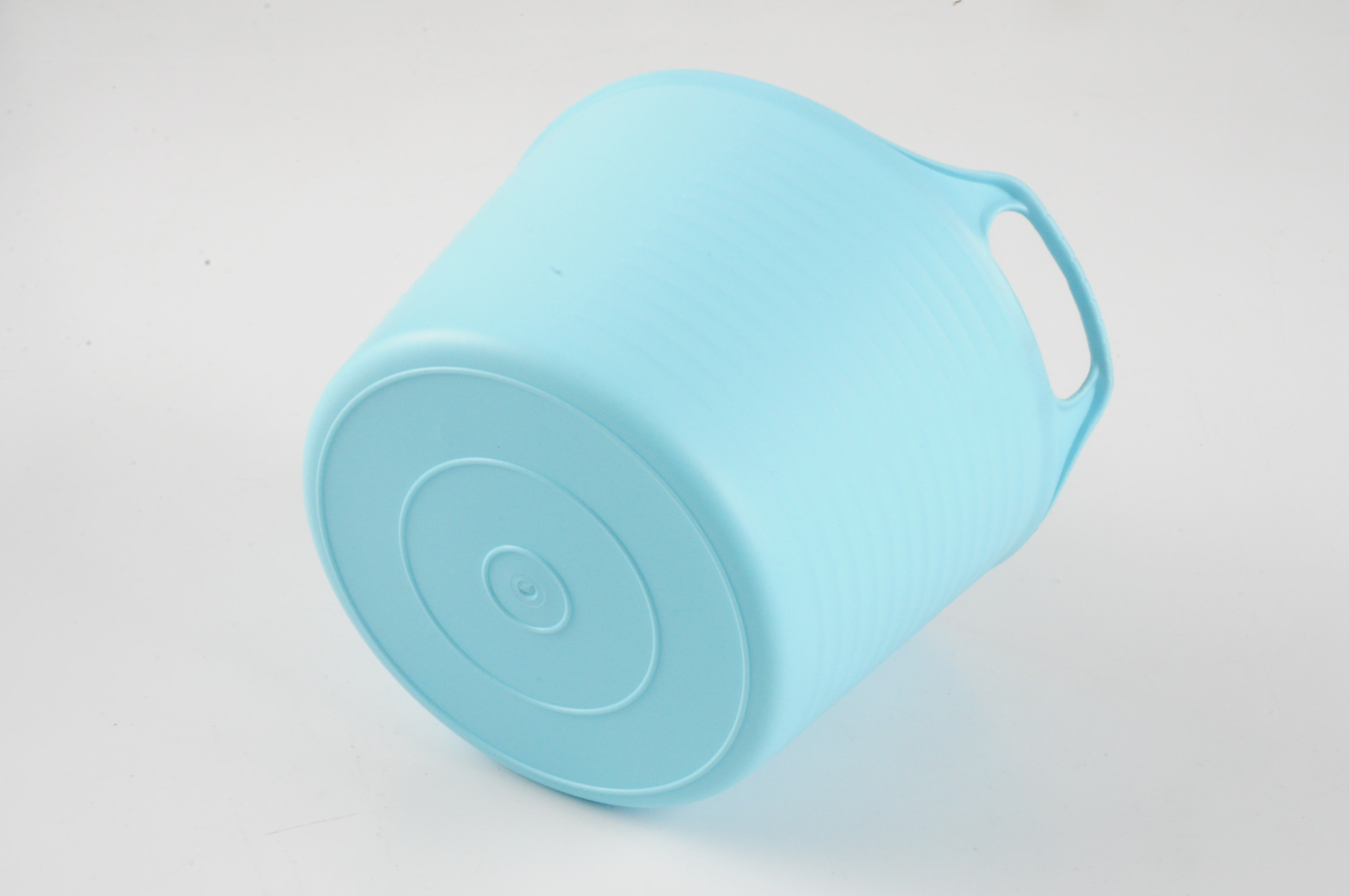 bucket with handle
