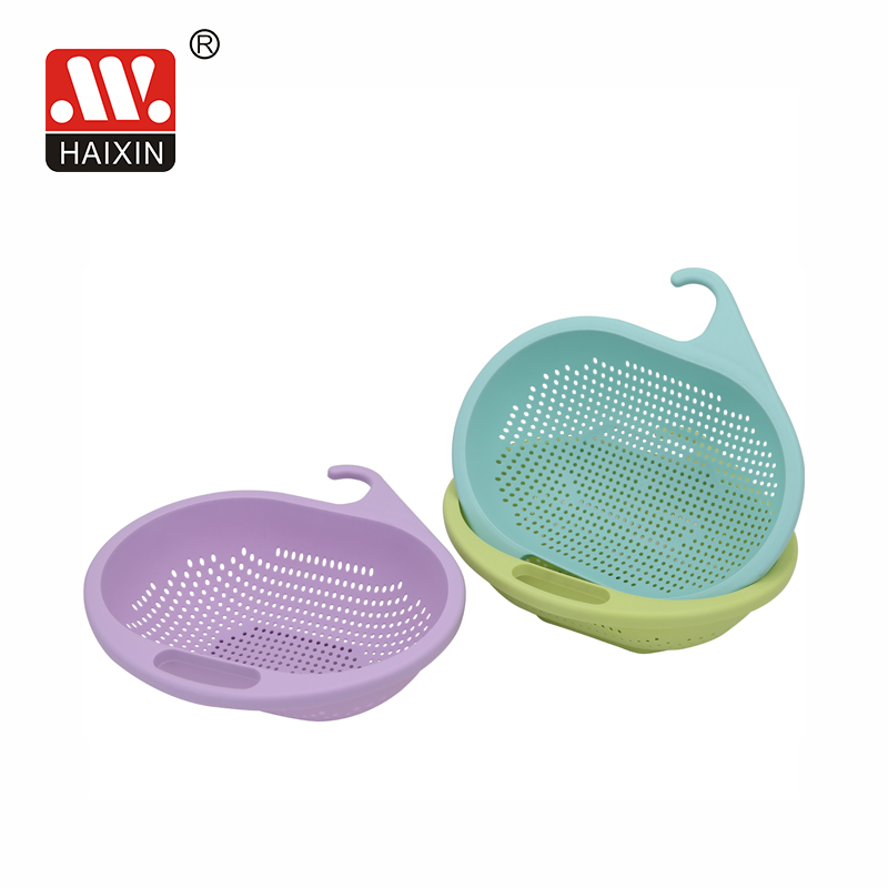 colander with handle