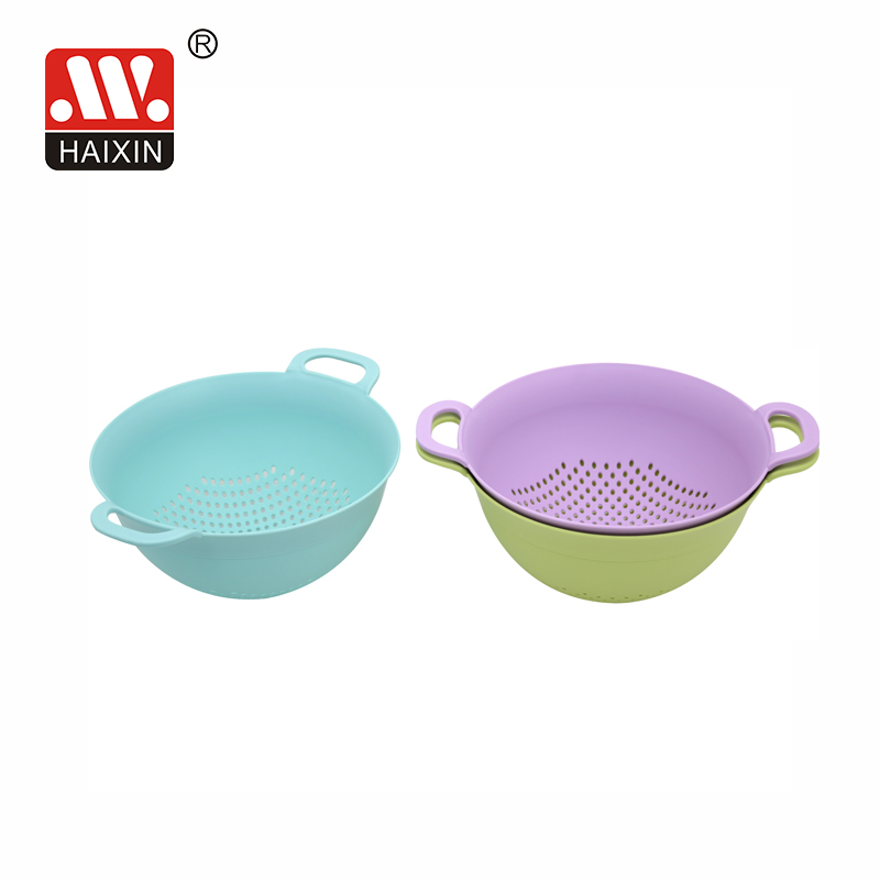 colander with handle