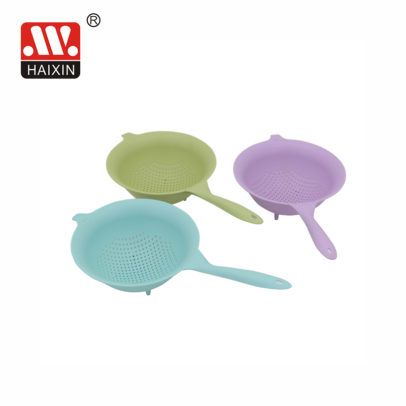 colander with handle