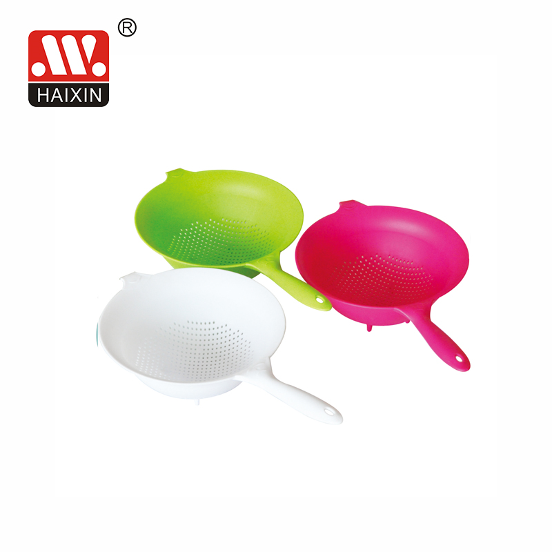 colander with handle