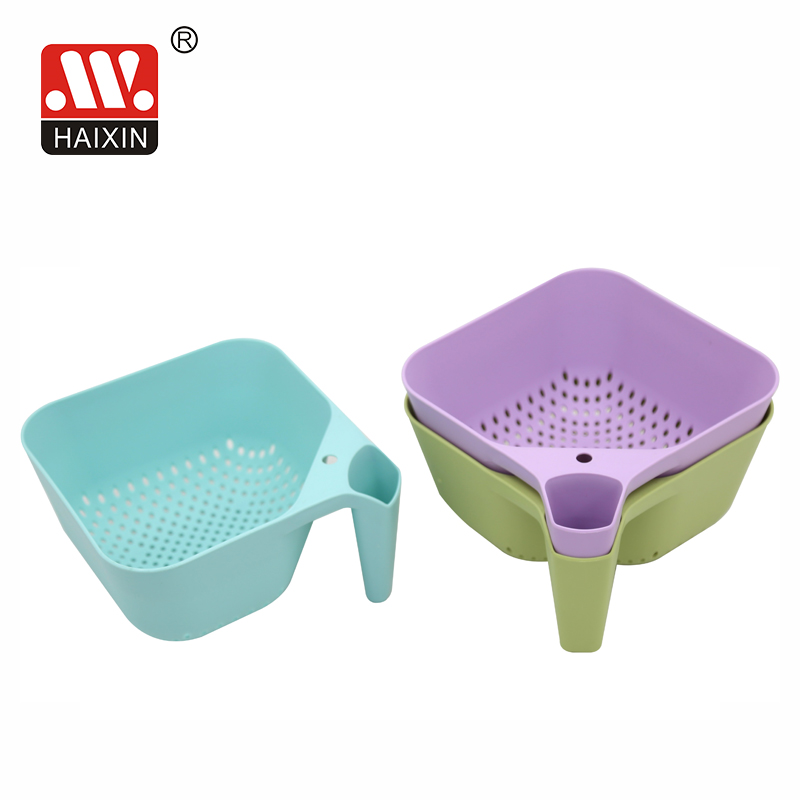 colander with handle