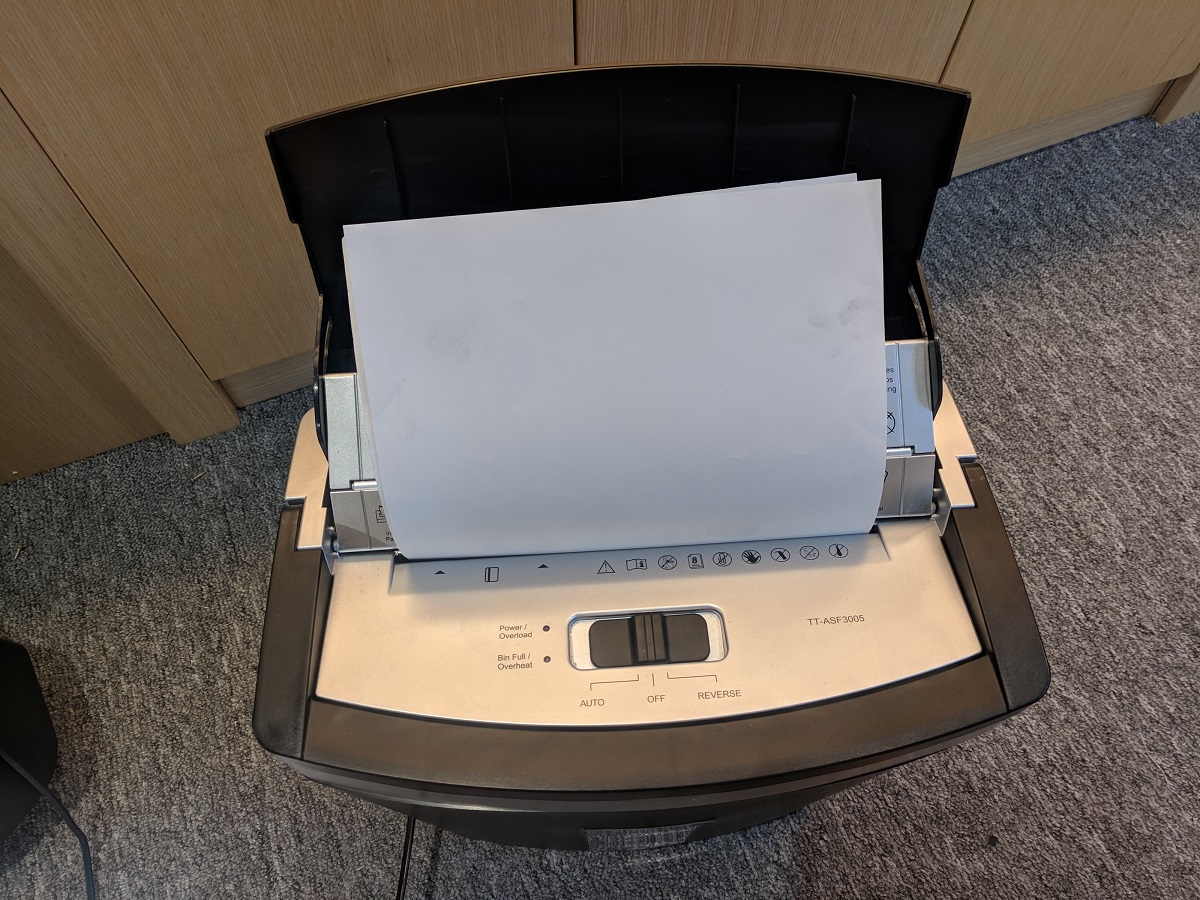 How to fix and unjam a paper shredder?