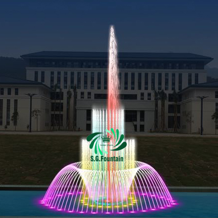 Musical fountain “A Spectacular and Beautiful Landscape”attract people's attention