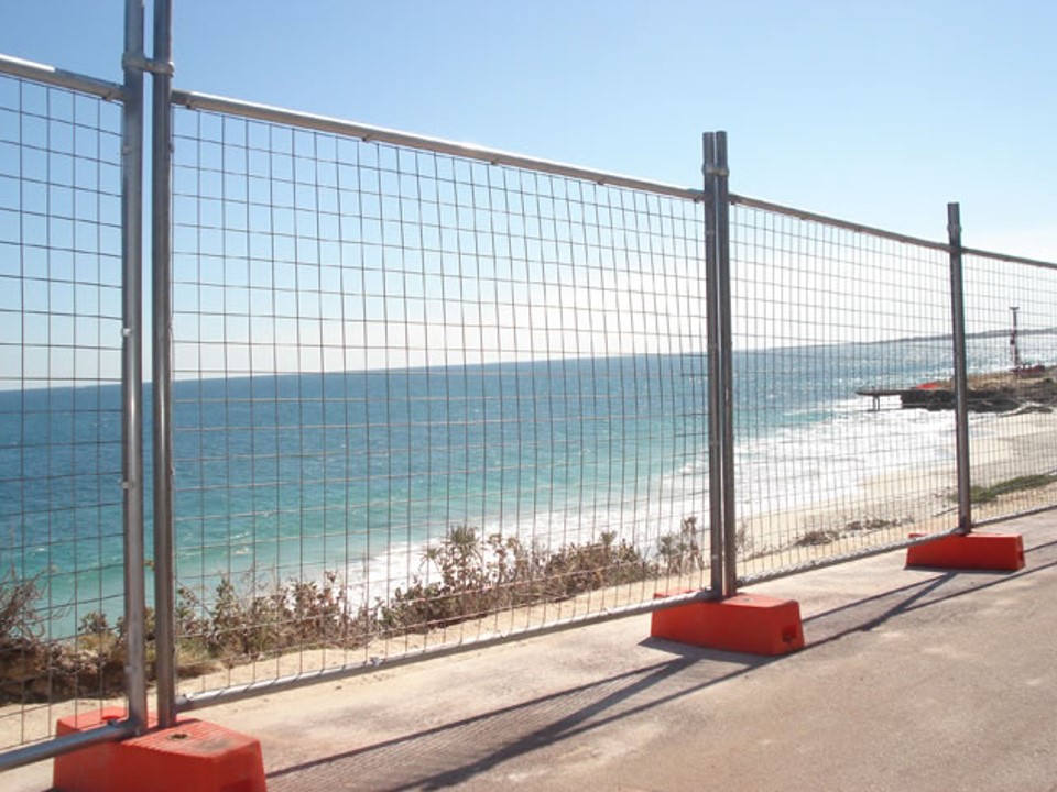 Temporary fences are a popular choice for a variety of applications and offer several advantages, including: