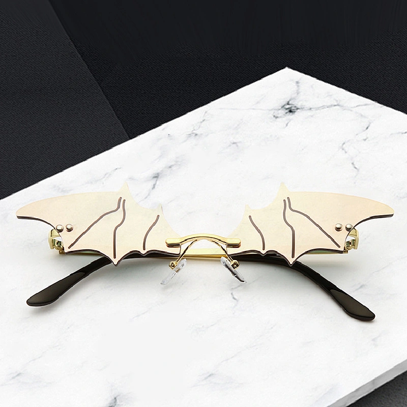 New individual butterfly sunglasses men and women in Europe and the United States trend dazzle color street shot sunglasses