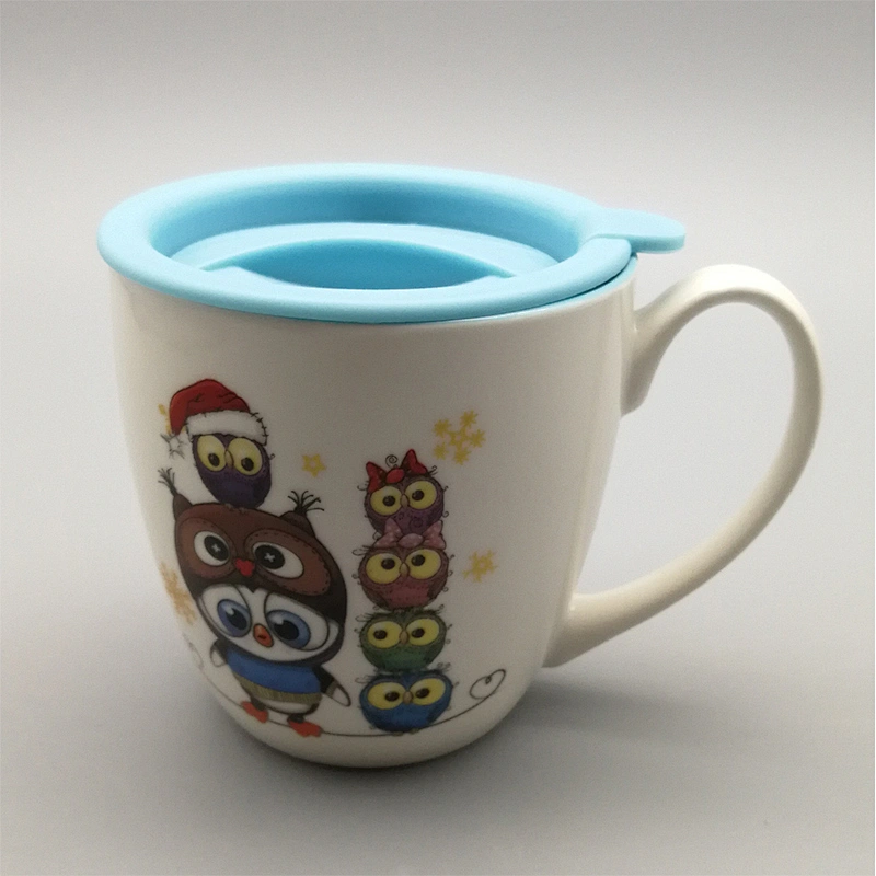 Color inside white outsid mug with two decals with a plastic lid