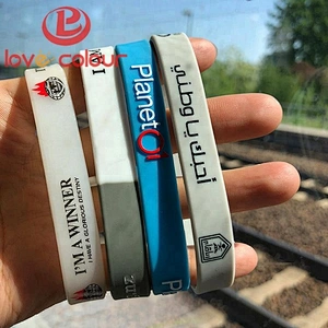 Fashional style sport customizable rubber wristband with logo