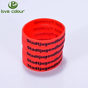 Wholesale custom bulk cheap silicone wirstband/debossed black logo silicone bracelet