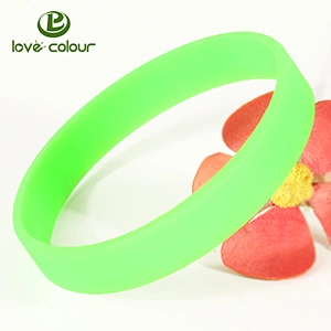 Fashion custom personalized rubber pure black silicone wristbands
