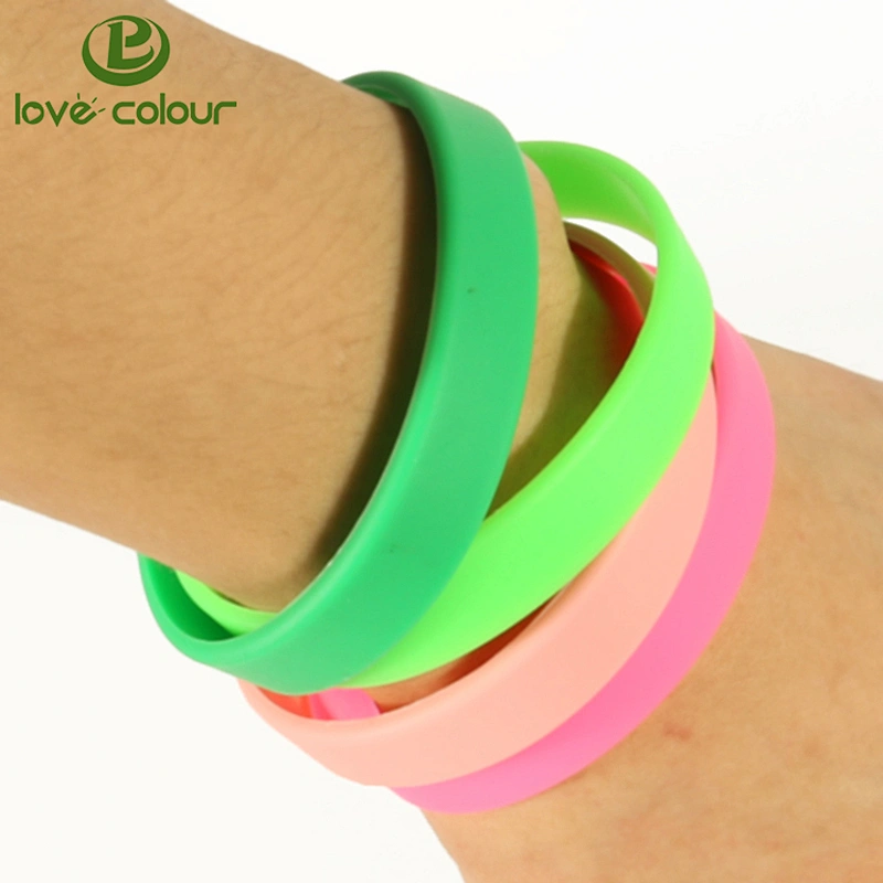 Fashion custom personalized rubber pure black silicone wristbands