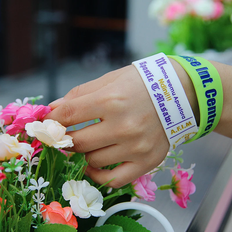 High quality cheap custom personalized silicone bracelets with your logo